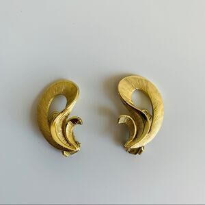 Vintage Gold Tone Earrings